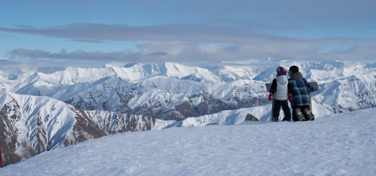 cardrona first time on snow header kids snow landscape southern alps 750x351 1