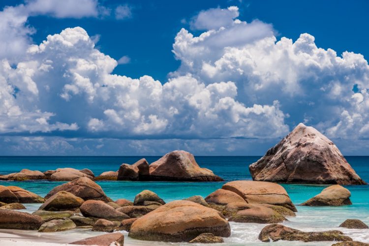 beautiful beach at seychelles PRUUA9Z